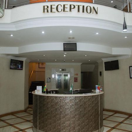 Morning Side Suites Aliayabiagba Екстер'єр фото
