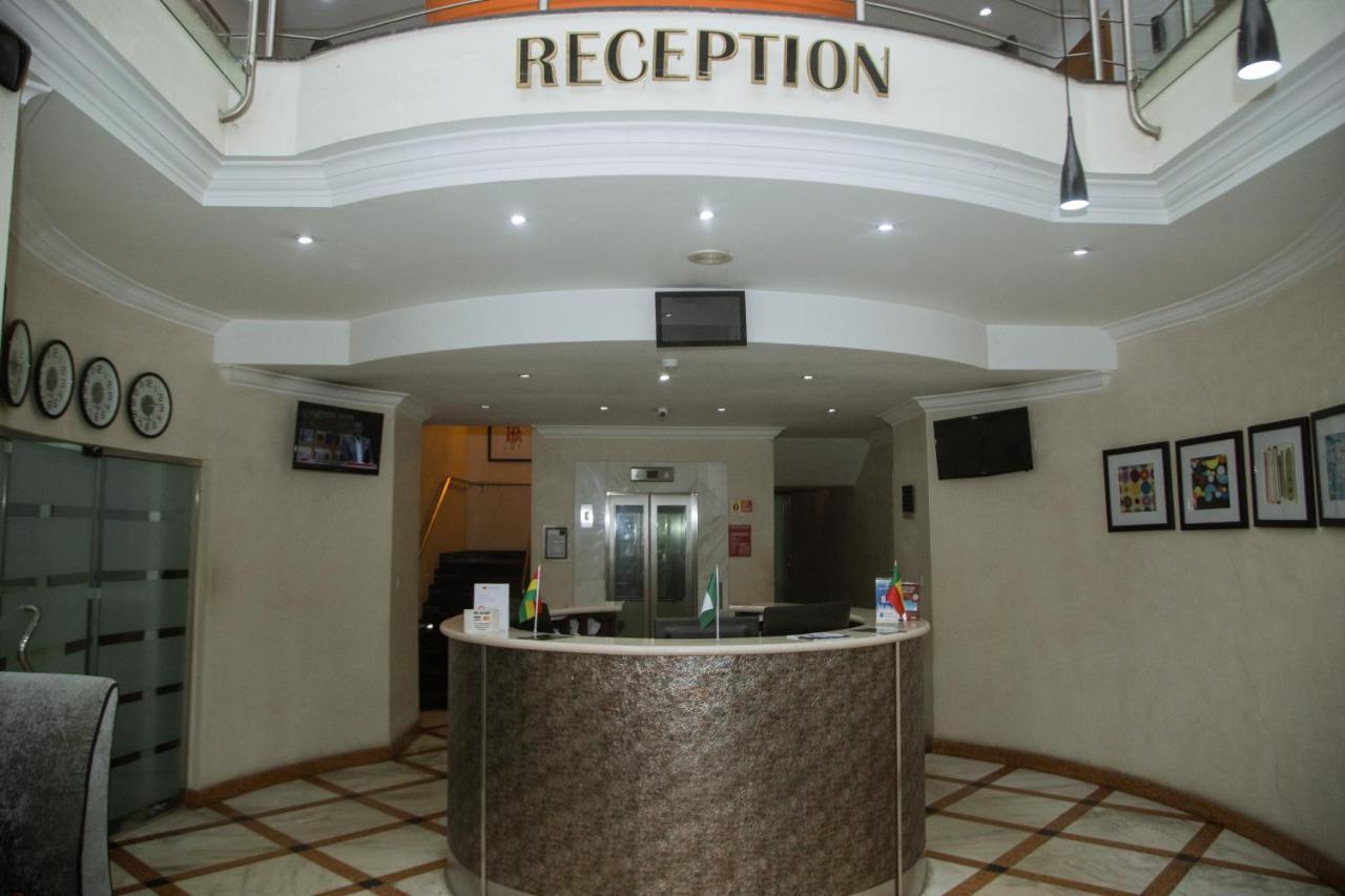 Morning Side Suites Aliayabiagba Екстер'єр фото